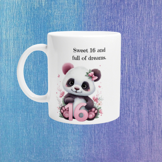Süße 16 und voller Träume | Niedliche Panda-Tasse, Keramik 325 ml | 16. Geburtstag Tasse Geschenk Tochter