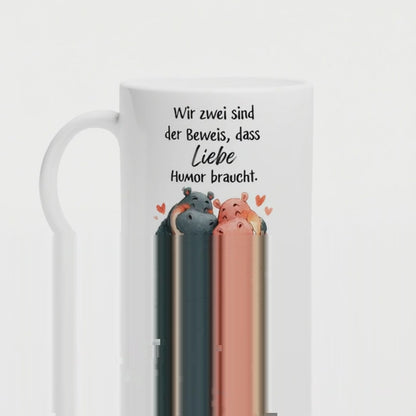 Lustige Liebe Tasse - Wir zwei sind der Beweis, dass Liebe Humor braucht – Witzige Pärchentasse, Geschenk für Freundin oder Freund