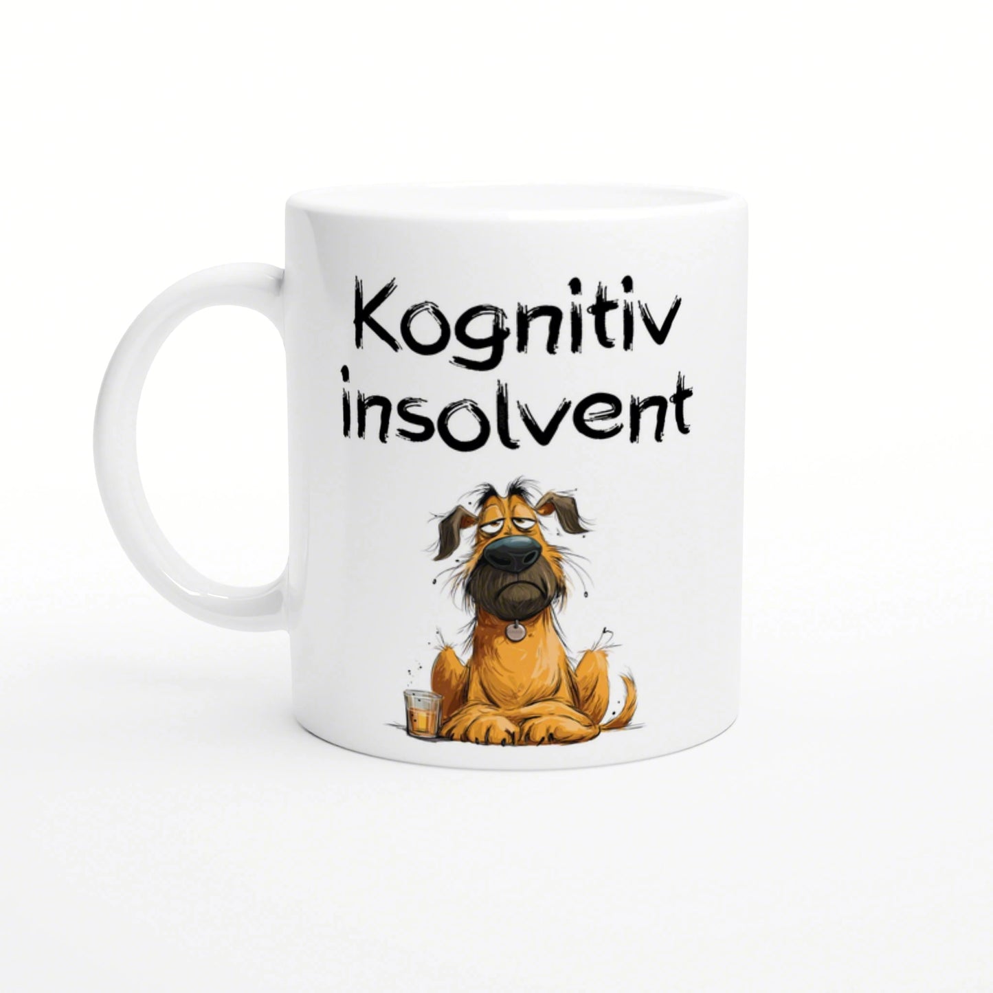 Product mockup: white ceramic mug with a tired cartoon dog and the bold 'Kognitiv insolvent' slogan in brush-stroke font.