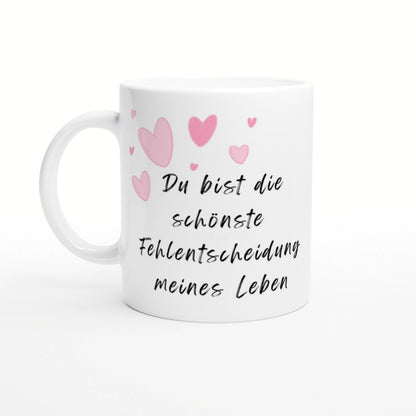White ceramic mug with pink hearts and black cursive German text: Du bist die schönste Fehlentscheidung meines Lebens.