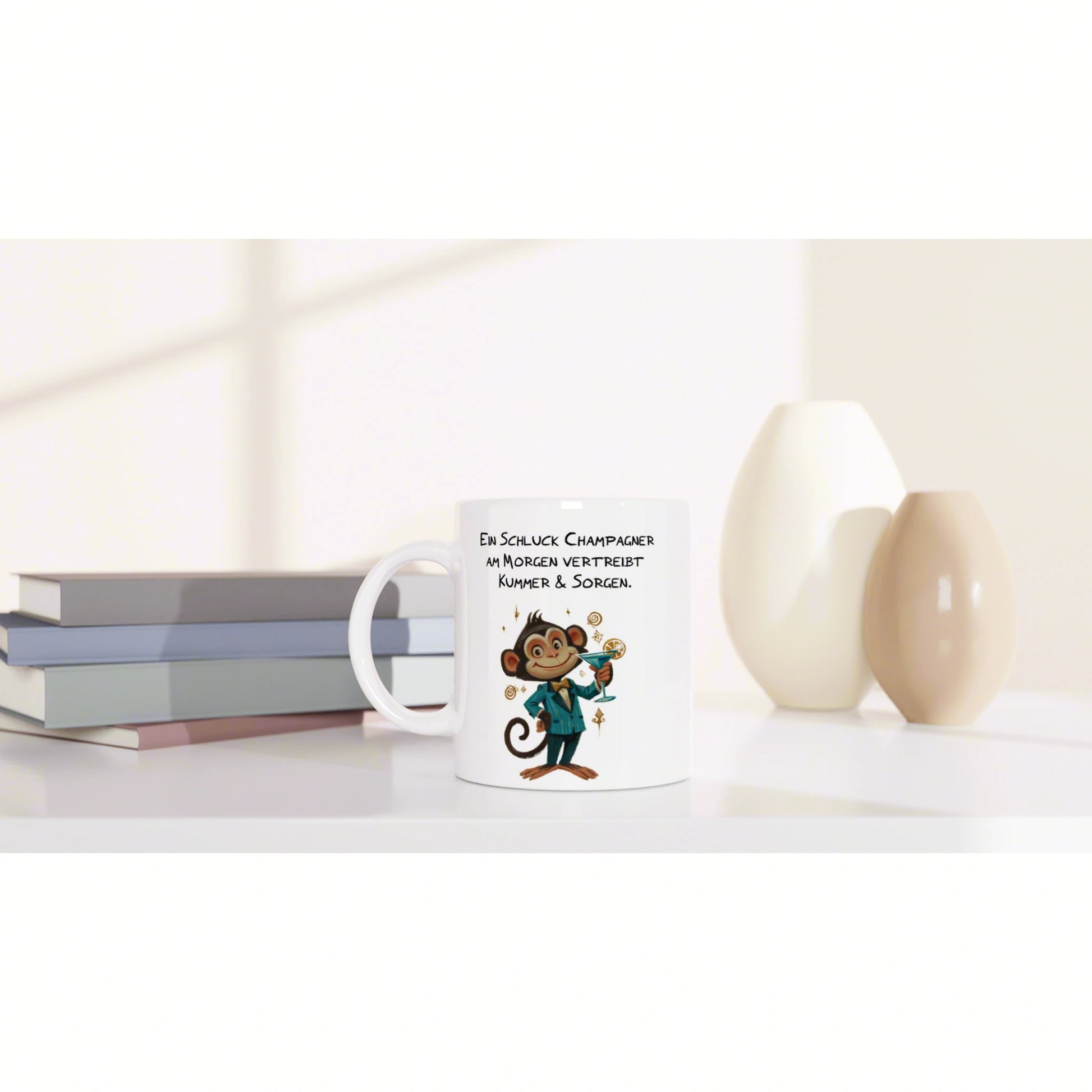 White mug mockup featuring a cartoon monkey with champagne and a German slogan; stacked books on the left, decorative vases on the right.