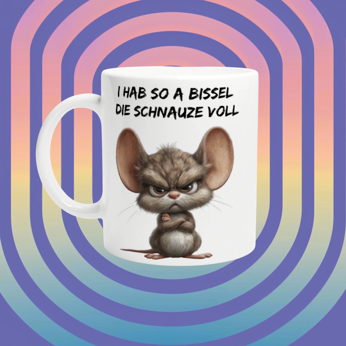 White mug mockup with a grumpy cartoon mouse and a bold German slogan on it, against a colorful concentric rainbow background.