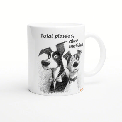 White mug with a pencil sketch of two dogs in a bow tie and the German caption 'Total planlos, aber motiviert'.