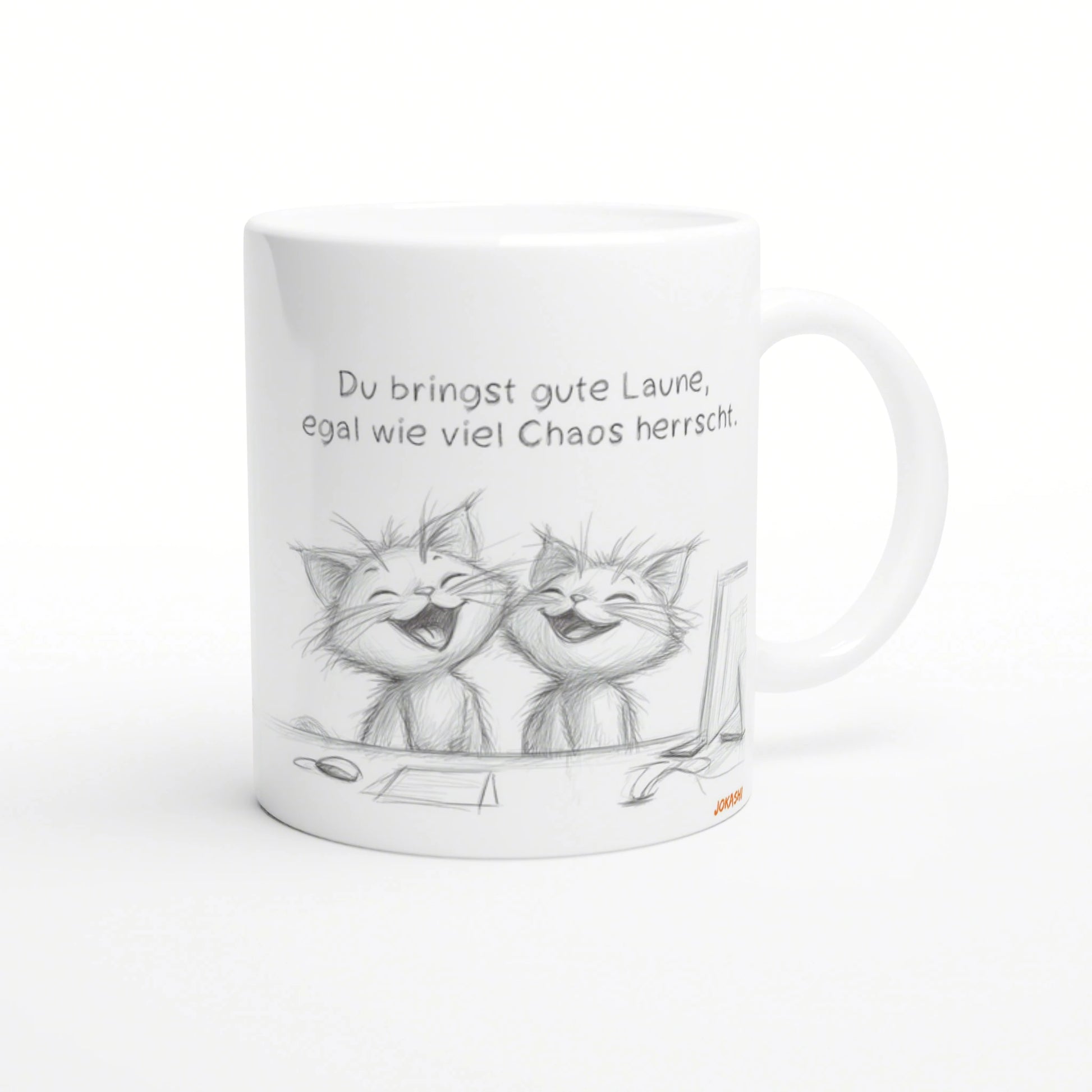 White mug with a pencil sketch of two laughing cats and a German slogan: Du bringst gute Laune, egal wie viel Chaos herrscht.